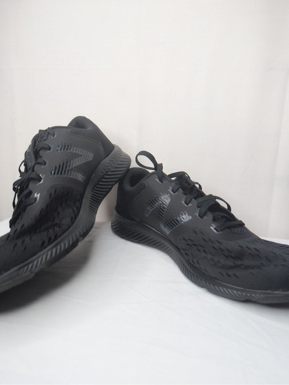 New Balance Men's Black Running Shoes Size 9.5